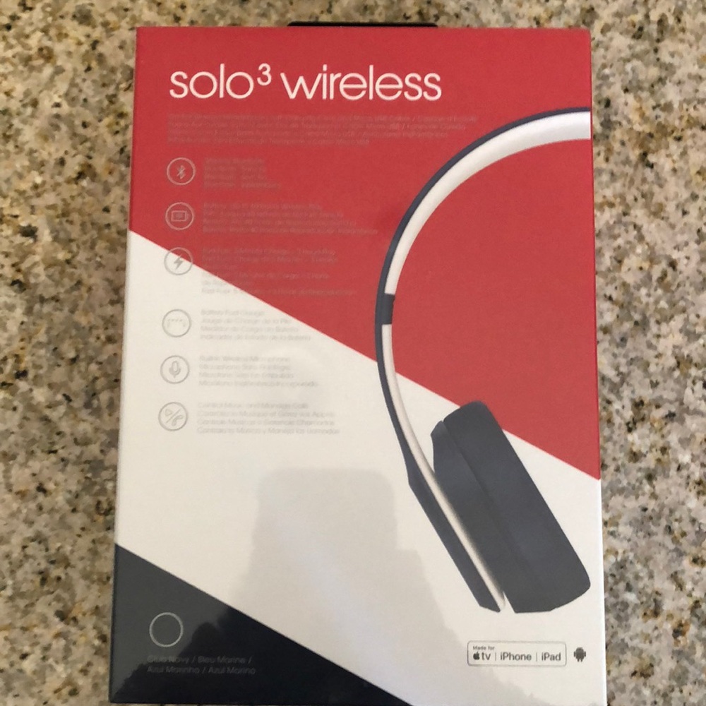BRAND NEW Beatssolo3 wireless earphones - Picture 2 of 4